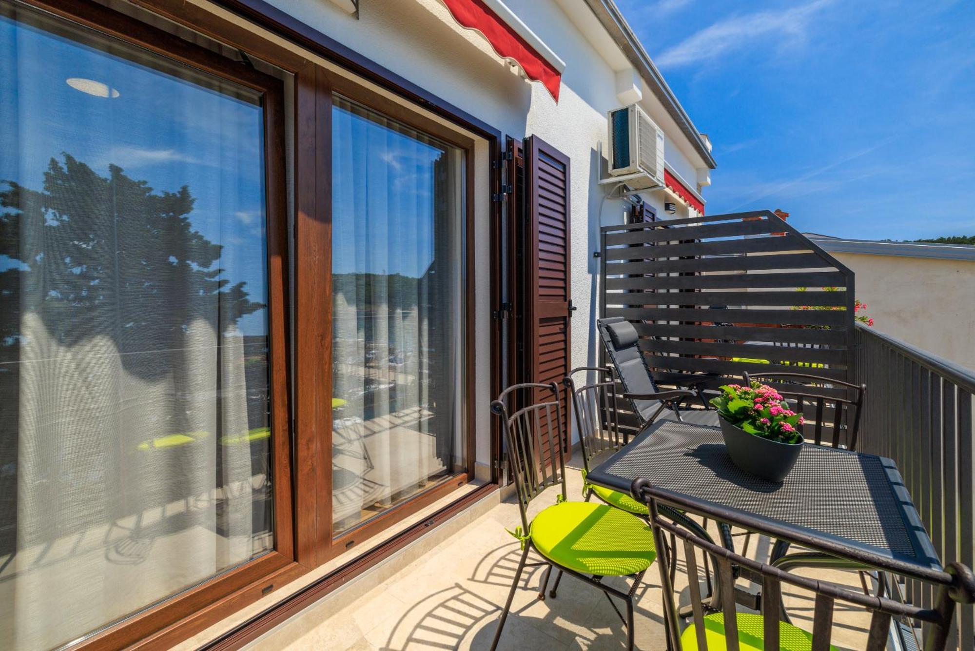 Apartmani Viktorija Jadranovo Εξωτερικό φωτογραφία