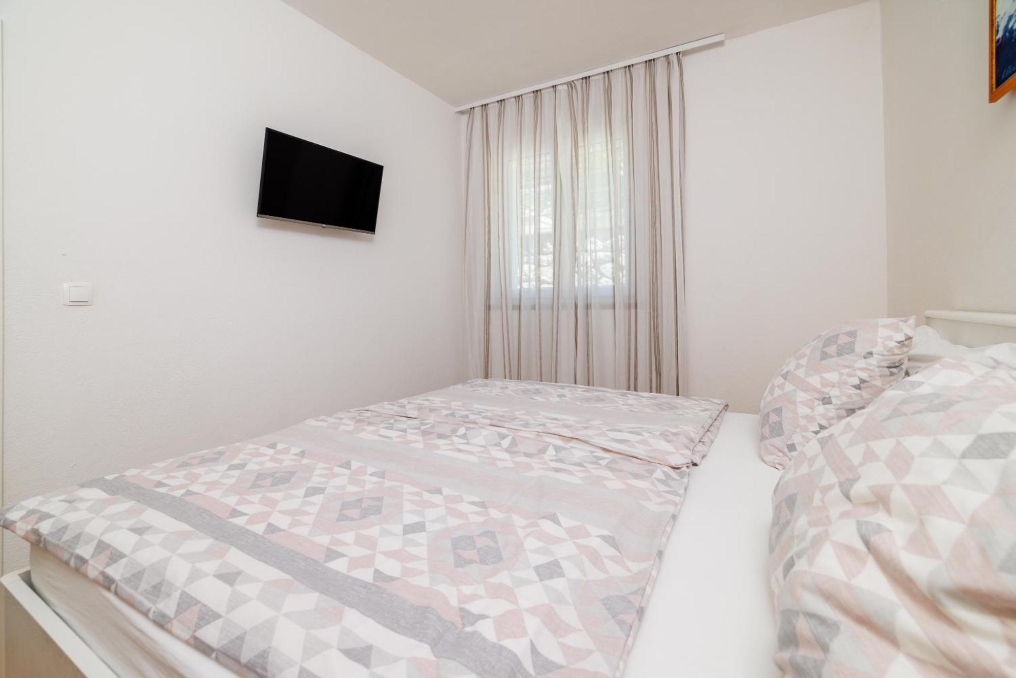 Apartmani Viktorija Jadranovo Εξωτερικό φωτογραφία