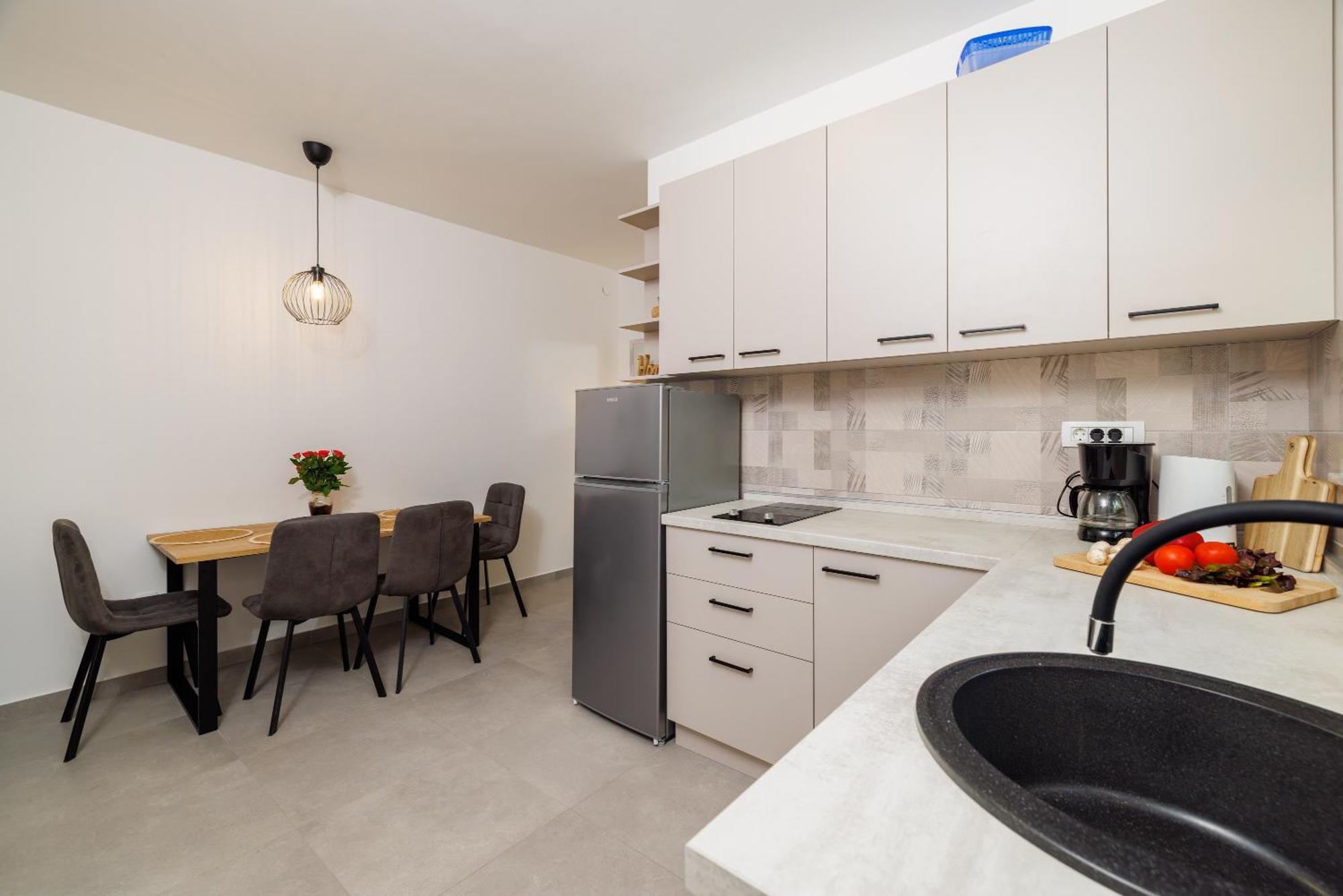 Apartmani Viktorija Jadranovo Εξωτερικό φωτογραφία