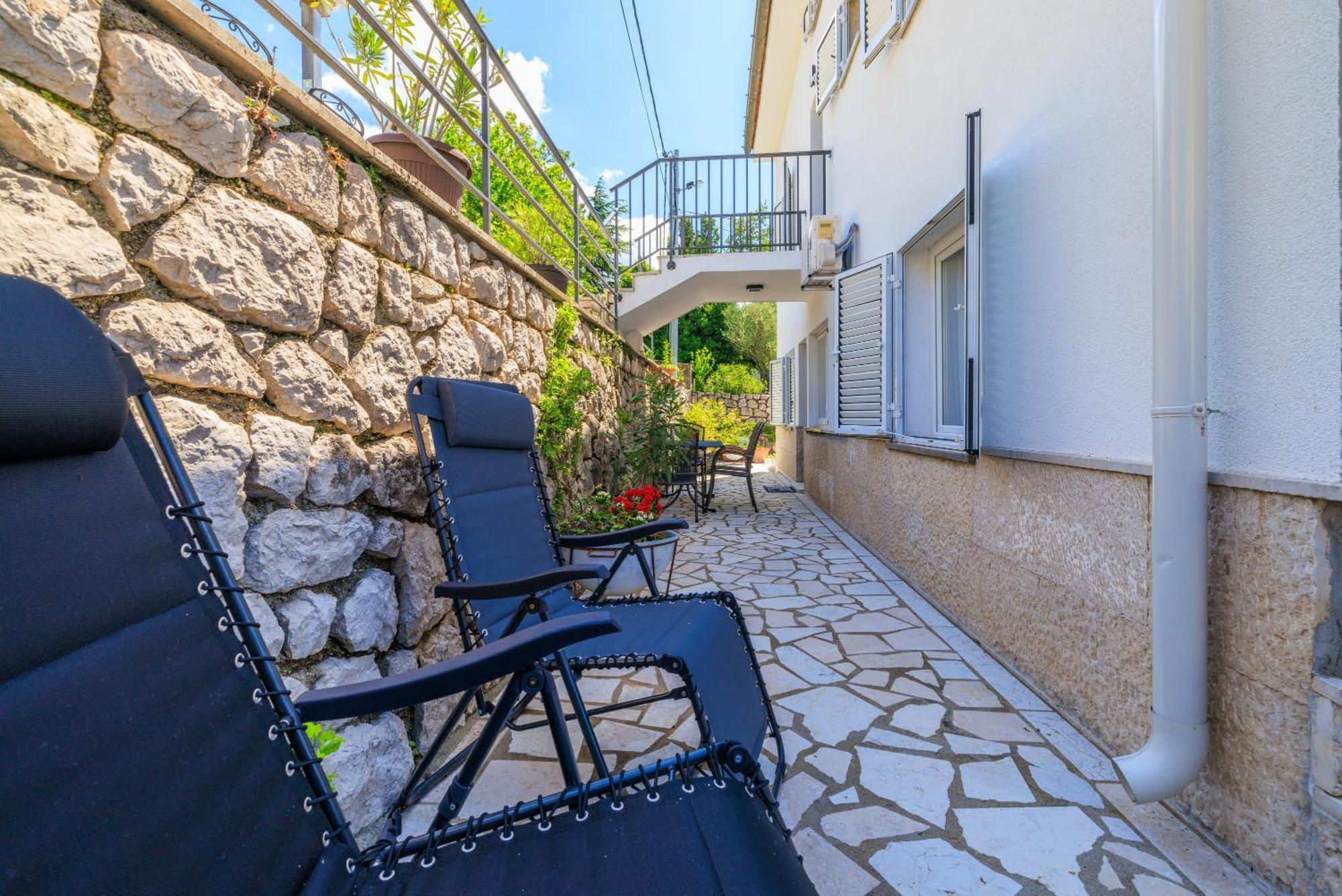 Apartmani Viktorija Jadranovo Εξωτερικό φωτογραφία