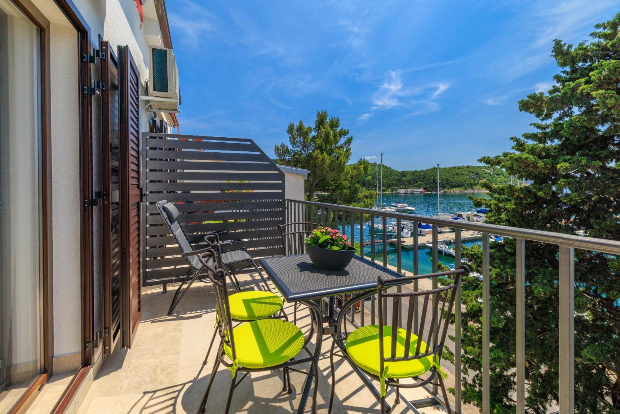 Apartmani Viktorija Jadranovo Εξωτερικό φωτογραφία