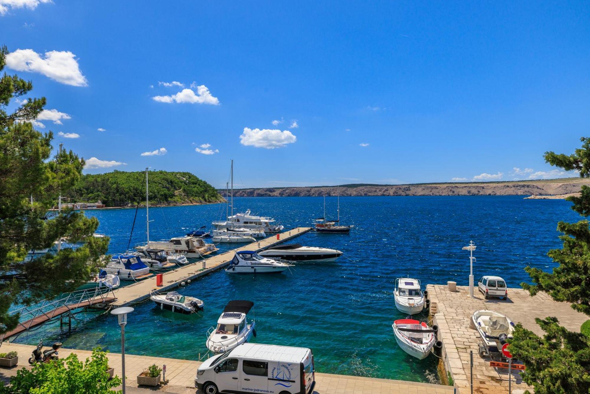 Apartmani Viktorija Jadranovo Εξωτερικό φωτογραφία