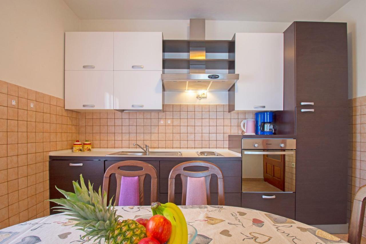 Apartmani Viktorija Jadranovo Εξωτερικό φωτογραφία