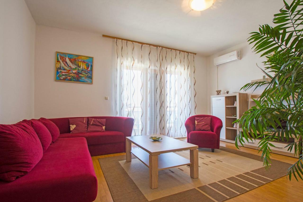 Apartmani Viktorija Jadranovo Εξωτερικό φωτογραφία